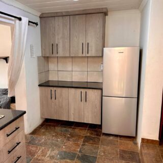 Mirad qué bonito ha quedado todo! Muchas gracias por colaborar con las obras de restauración del Atlarela Babyhome en Sudáfrica. Ya tienen su cocina y baño nuevos. Bebés y voluntarios los disfrutarán mucho. Este es un espacio seguro para bebés que son recogidos en la ciudad y cuidados con mucho amor. Con este proyecto cerramos el año agradeciendo a Dios por todo lo que nos ha permitido hacer. Gracias por acompañarnos un año mas!  Seguimos soñando… ✨🫶🏻

#atlarelababyhome #southafrica🇿🇦 #amorworld