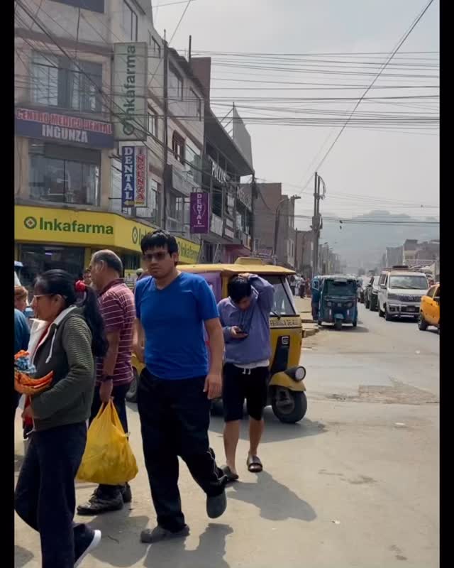 En noviembre viajamos a Perú y visitamos el proyecto “Semillas de Esperanza” en uno de los conos de Lima ✈️ 🇵🇪

 Los conos son asentamientos de chabolas en las colinas alrededor de la capital donde viven 5 millones de personas en condiciones muy precarias. Más de un millon son niños que se quedan solos mientras sus padres salen a ganarse la vida. “Semillas de Esperanza” es un refugio para ellos, un lugar seguro donde reciben cariño, aprenden, juegan y llenan su corazon de fe y esperanza 😍🌈

Gracias a vuestra aportacion este año tendrán muchos materiales para manualidades, balones nuevos y material para las actividades deportivas, un purificador de agua, equipo de sonido y sus meriendas cada semana. De paso vamos a reparar el techo que está bastante deteriorado 🪜🪚 

Muchas gracias por pensar en ellos 💙🩵
Y gracias a Dios por todas las personas que voluntariamente dan de su tiempo y recursos para colaborar alli, especialmente a Salomé y Hugo, directores del proyecto. Ha sido un placer conocerles!!! Mucho animo siempre! 💪🏻🙏🏻

#semillasdeesperanza  #peru🇵🇪 #amorworld